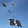 Lampa hybrydowa,  solarno – wiatrowa model M 54W ze słupem