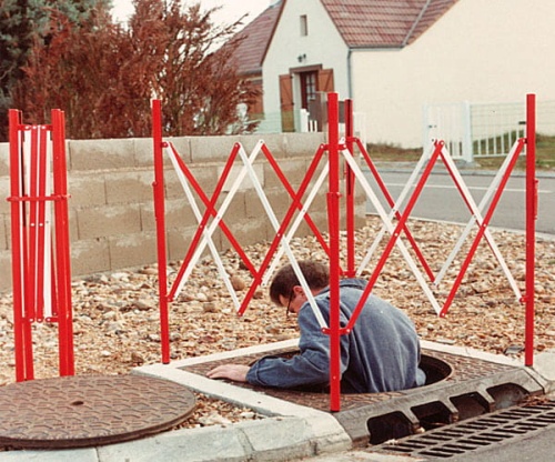Bariera składana nożycowa studzienkowa stalowa