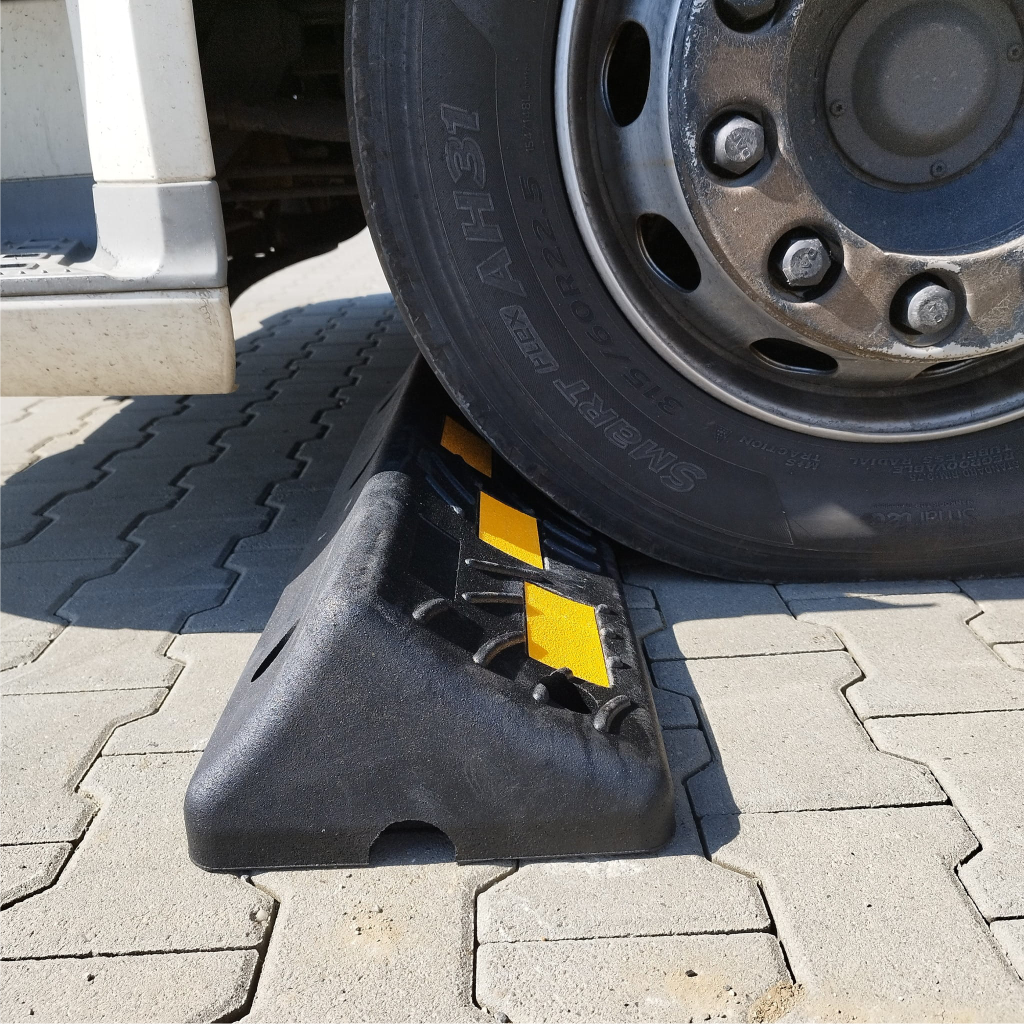 Separator parkingowy TIR-PARKSTOP 1000 × 300 × 160 mm